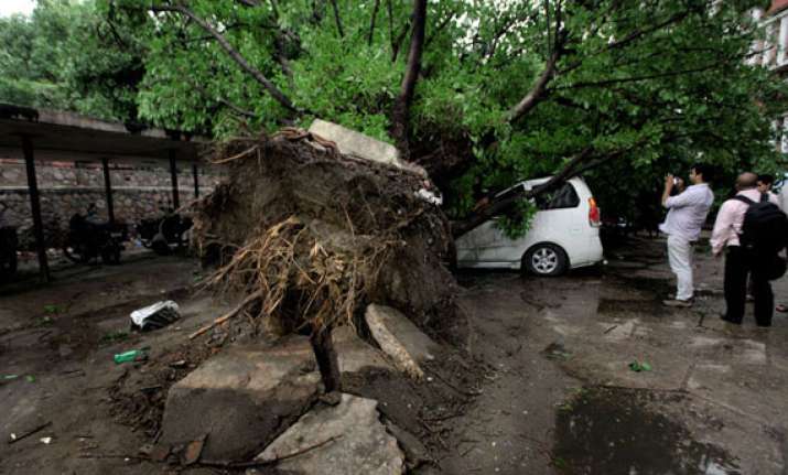 8 dead due to storm lightning in jharkhand
