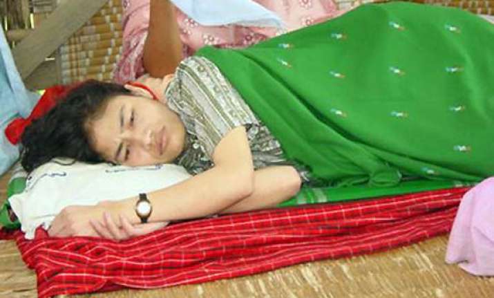 aapsu criticises double standards of media on hazare
