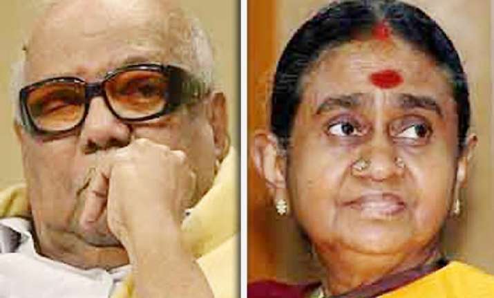 aiims team examines karunanidhi s wife dayalu