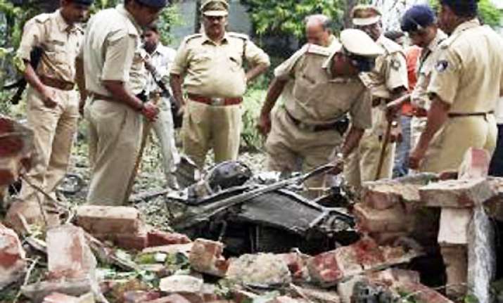 ahmedabad blasts suspect held accomplice killed in encounter