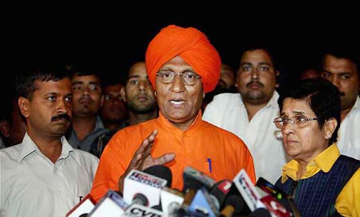 agnivesh disapproves of anna continuing fast questions