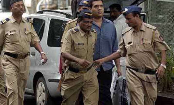 alistair pereira surrenders before mumbai court