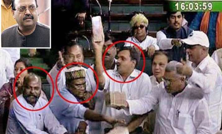 amar singh s associate arrested in cash for vote scam