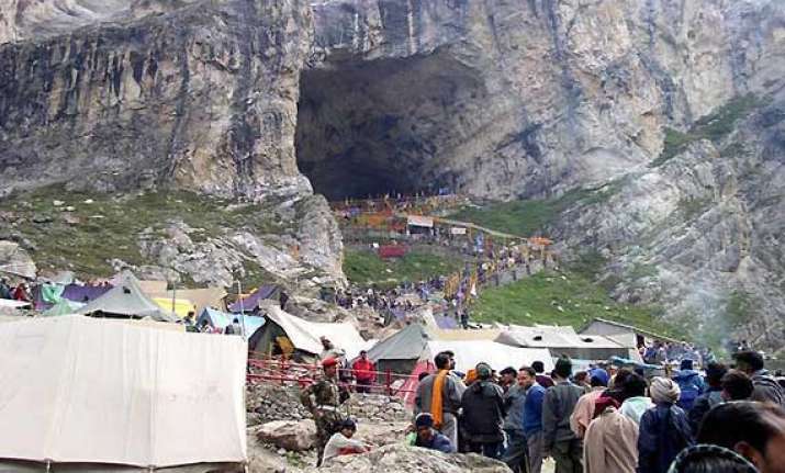 amarnath yatra begins pilgrims leave for holy cave