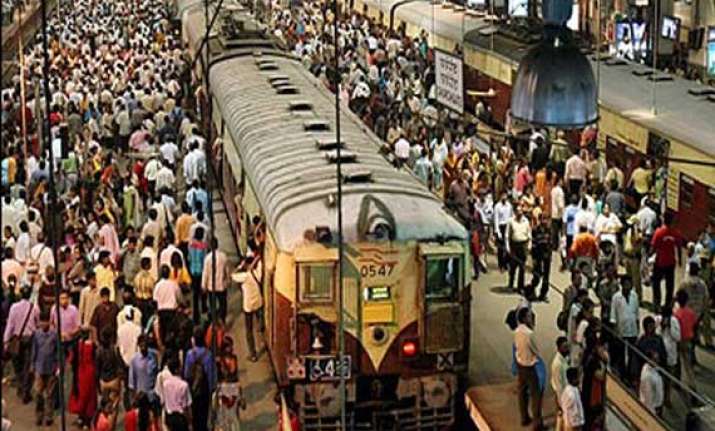american woman attacked robbed inside mumbai local train