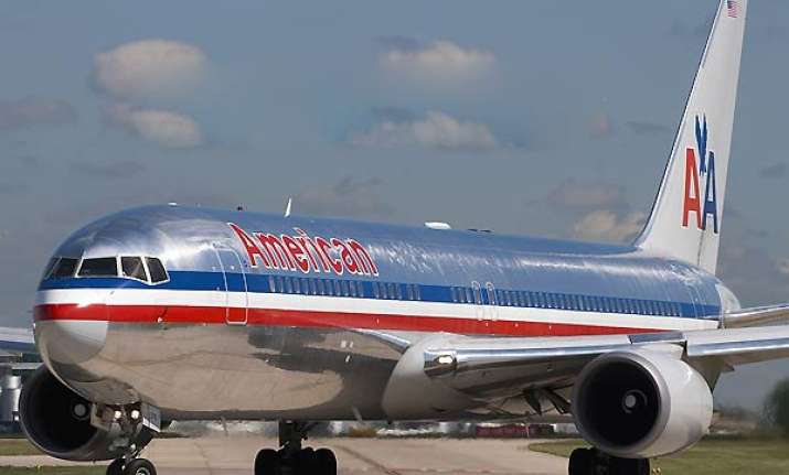 american airlines plane makes emergency landing in delhi