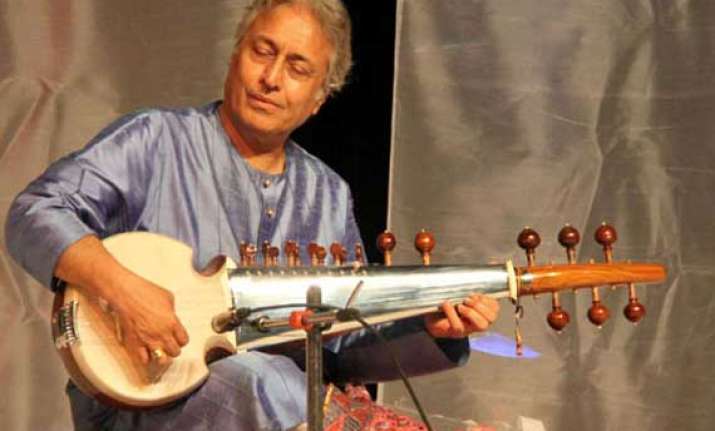 amjad ali khan gets back his sarod