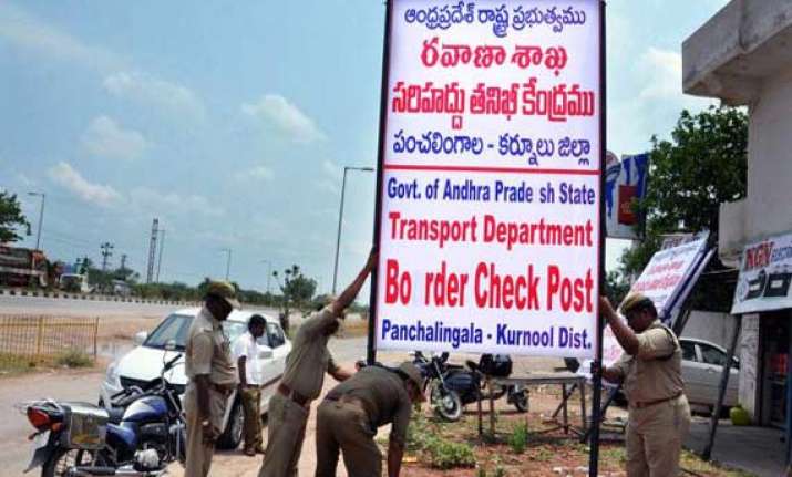 andhra pradesh to open checkposts on telangana border