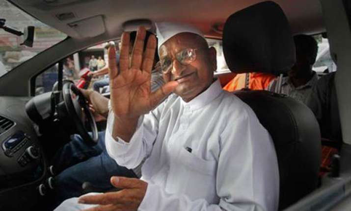 anna hazare moves his fast to rajghat