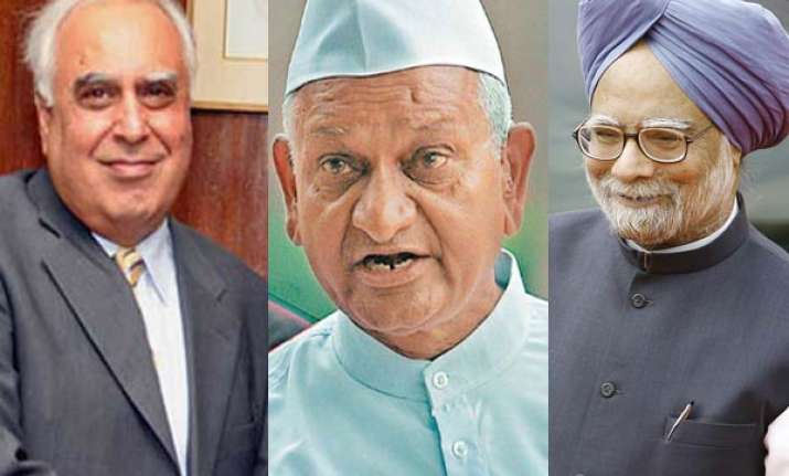 anna says pm sibal unaware about real india