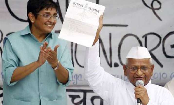 anna team rejects lokpal bill cleared by union cabinet