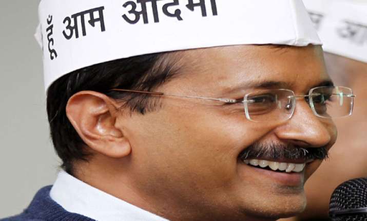 arvind kejriwal visits bismillah khan s tomb