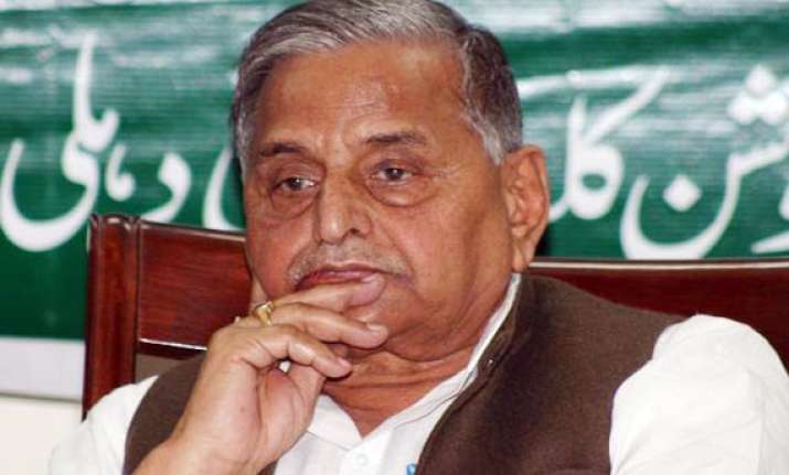 bsp congress have a secret pact says mulayam