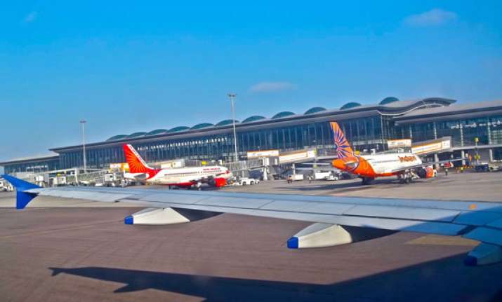 bad weather forces jet spicejet to cancel hyderabad services
