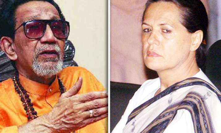 bal thackeray lambasts sonia gandhi on batla house
