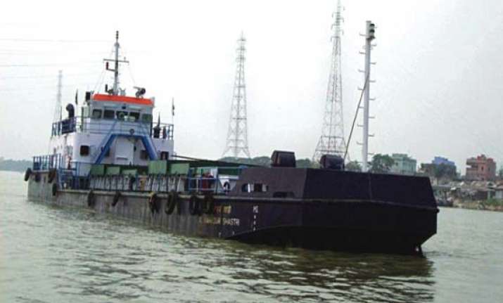 bangladesh first time allows fci to use its port for tripura