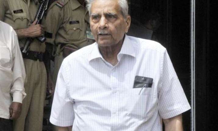 bhushan alleges hand of very high up in cd circulation