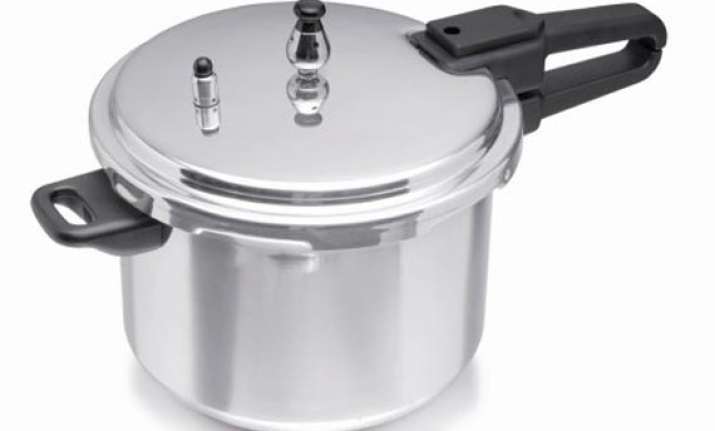 bihar official cooked food in silver pressure cooker