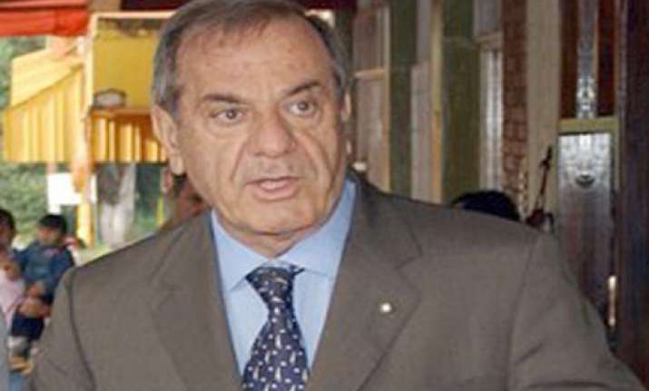 bofors decision on quattrocchi s fate deferred till march 4