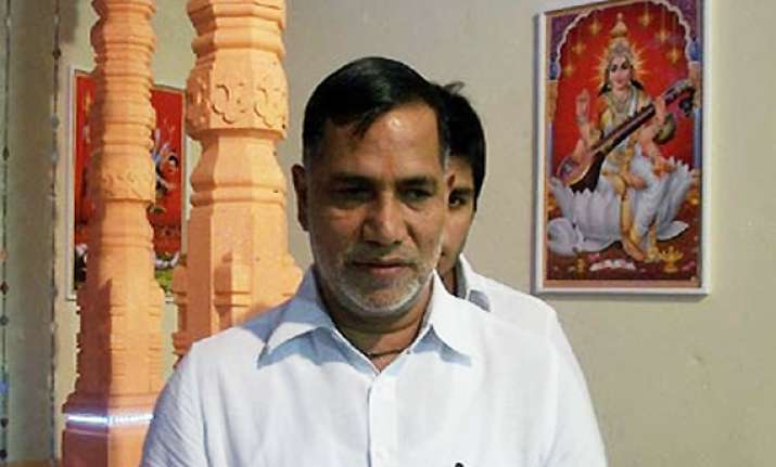 bombay hc asks police to prosecute mumbai congress chief