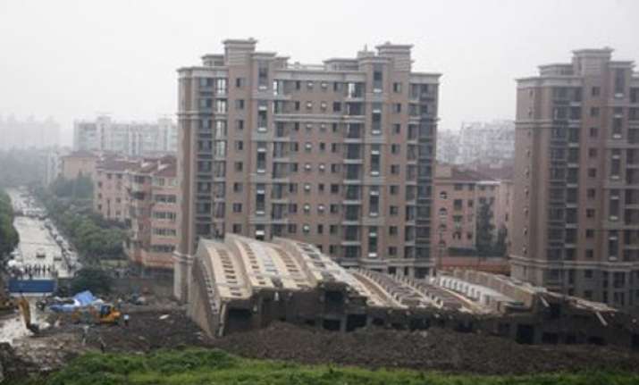 bombay hc asks flat buyers to verify properties before