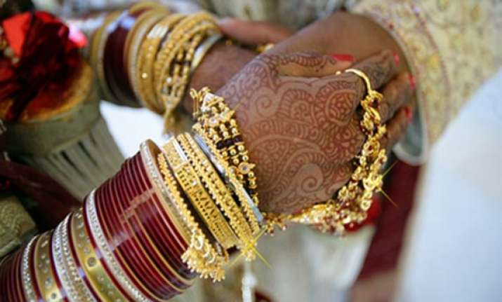 bride finds groom too dark refuses to marry in up