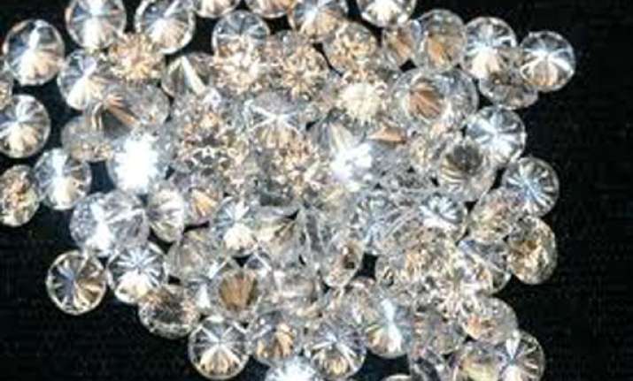burglars clean out diamonds worth rs 2 cr from trader s