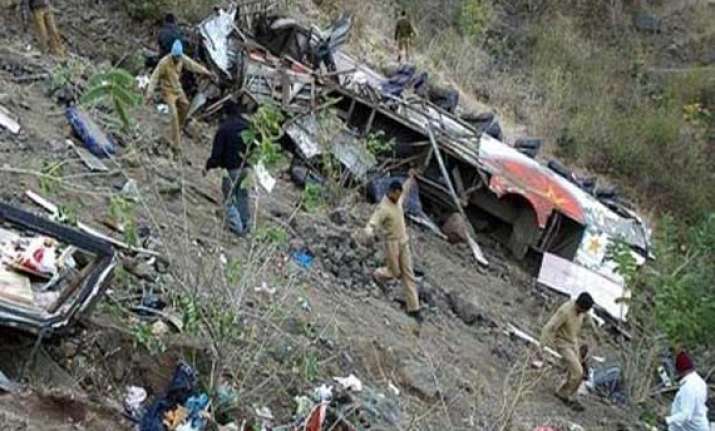 bus fall in a gorge in himachal pradesh 21 killed