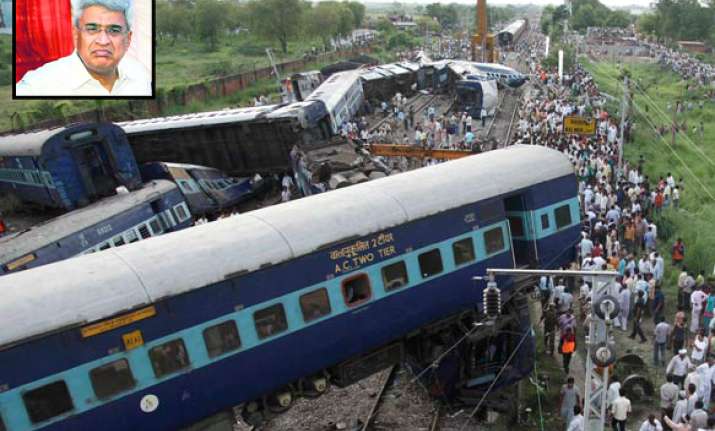 cpi m blames neglect by mamata for kalka mail mishap