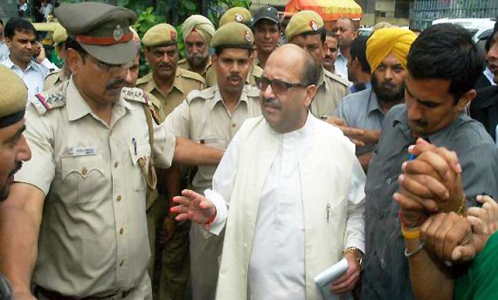 cash for vote scam hc reserves order on bail of amar singh