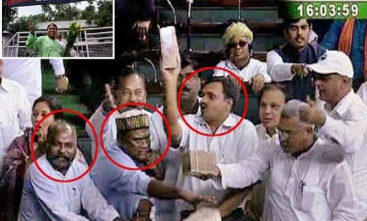 cash for vote scam suhail hindustani arrested by delhi