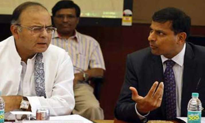 centre meets to discuss inflation asks states to crack down
