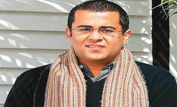 chetan bhagat deletes tweet on rupee after using the word