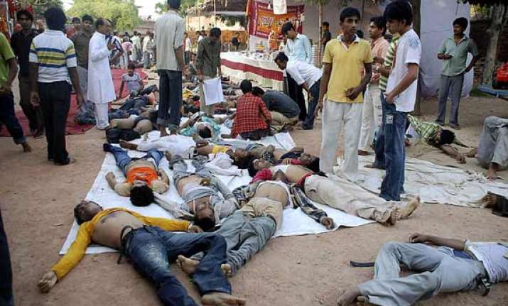 chitrakoot stampede cm announces rs 2 lakh for kin of those