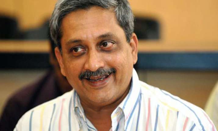 congress alleges goa ceo colluding with cm parrikar