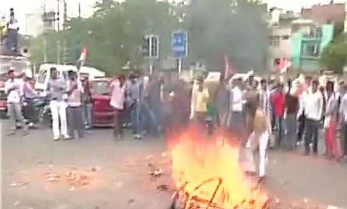 congress protests over power water crisis burns effigies of