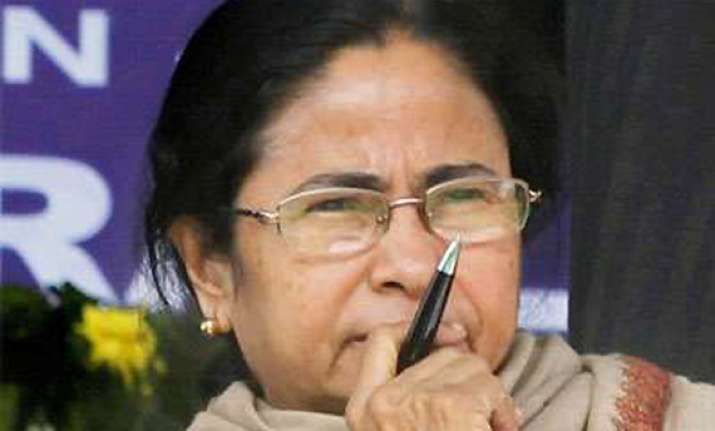 congress colluding with left says mamata