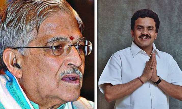 congress demands m m joshi to quit as pac chief