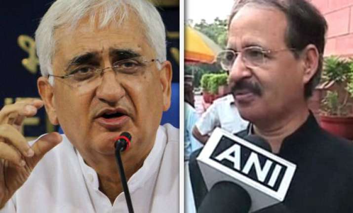 congress govt reject anna s gang of four remarks