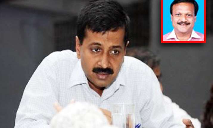 congress mp serves privilege notice against kejriwal