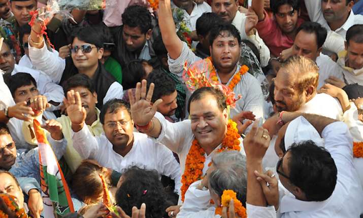 congress parades mlas before uttarakhand governor to form