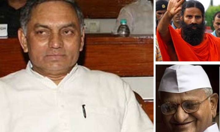 congress plans media blitz to counter ramdev anna hazare