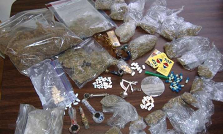 cop arrested for smuggling drugs in kashmir