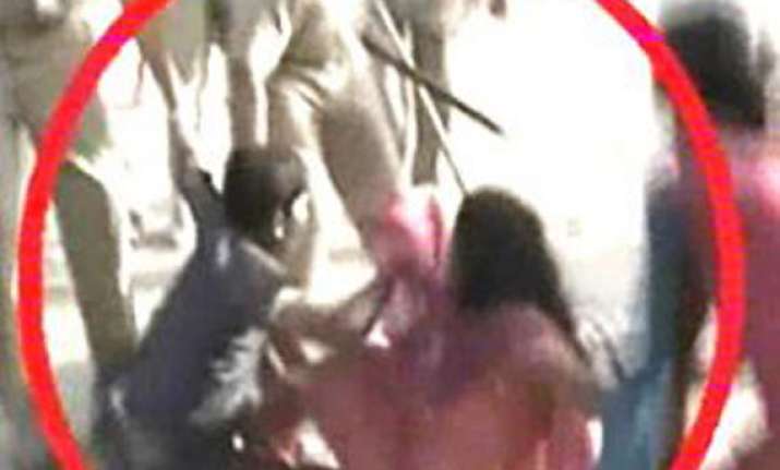 cop beats women protesting children s arrest in aligarh