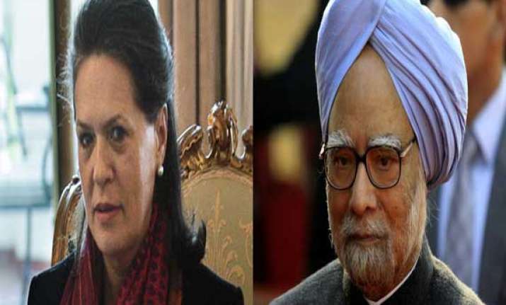 court notices to pm sonia 6 ministers over andhra pradesh
