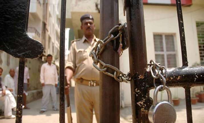 crores found in it raids against jd u treasurer in bihar