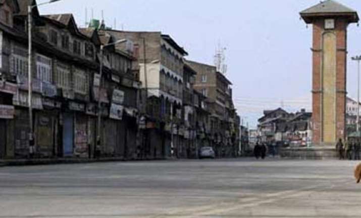 curfew relaxed for 4 hours in saharanpur devouts offer eid