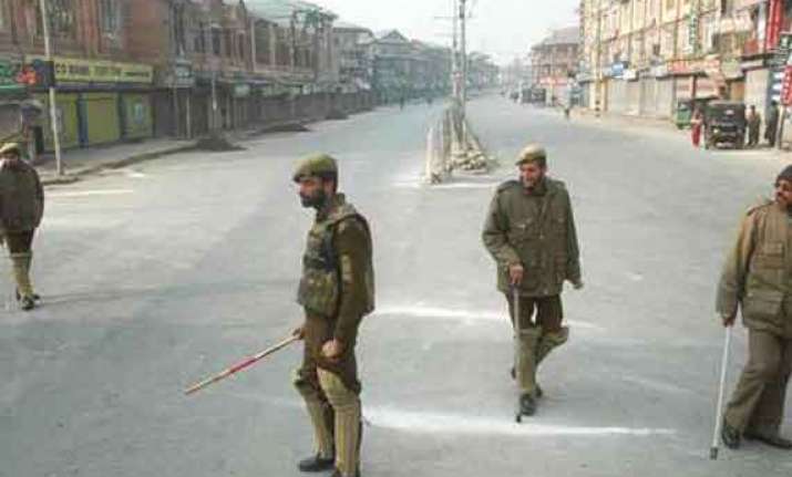 curfew enforced in parts of srinagar
