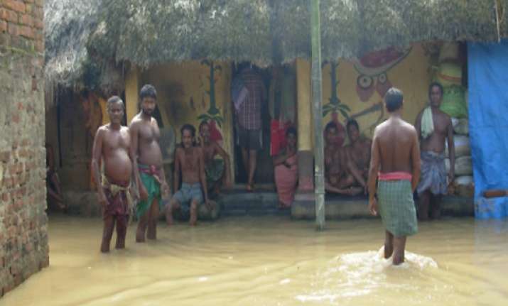 odisha toll 25 as cyclone phailin triggers flood