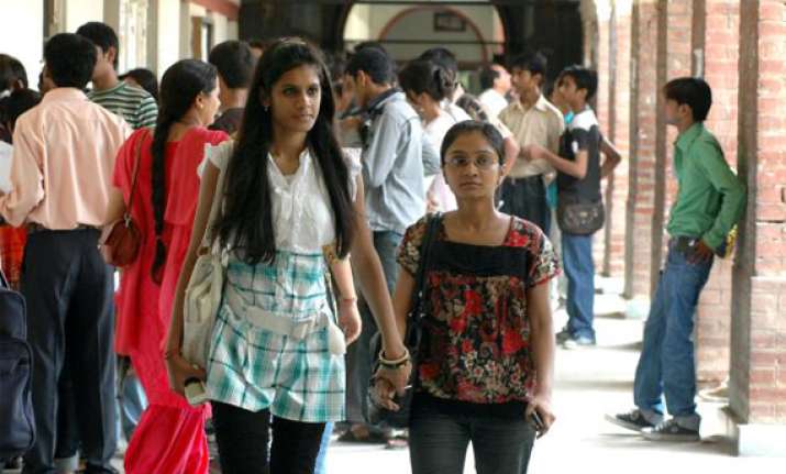 du first cut off out 2 colleges nearly touch 100 pc cut off